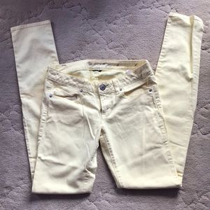 AMERICAN EAGLE yellow skinny jean